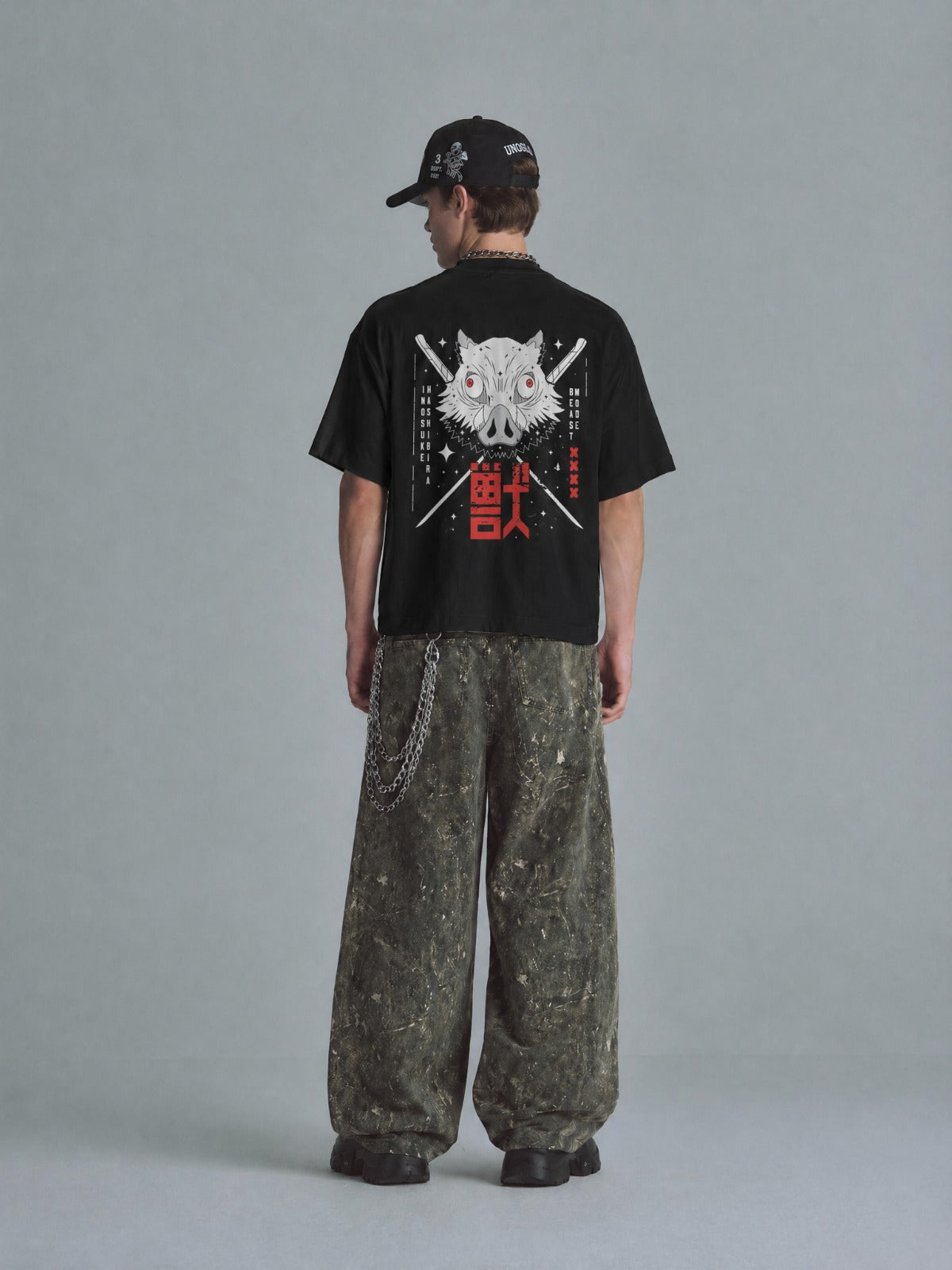 Camiseta OverSize Demon Slayer Inosuke Espadas