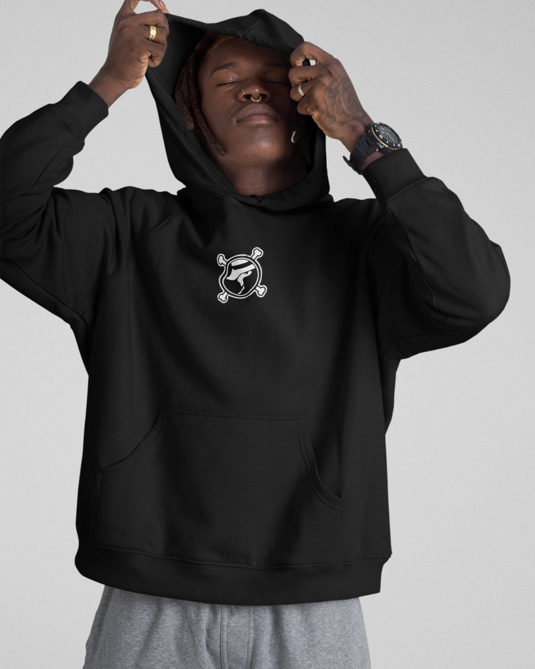 Buzo Con Capucha Negro One Piece We Go