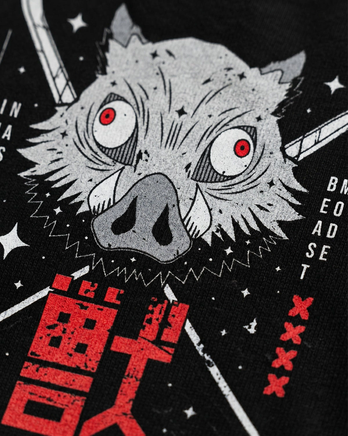 Camiseta Demon Slayer Inosuke Espadas